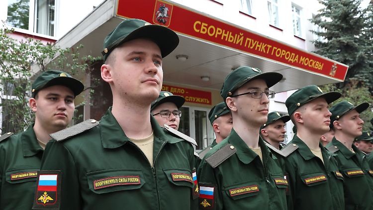 Russische Wehrpflichtige bei einem Appell in Moskau. 