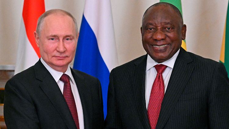 Der Besuch von Südafrikas Präsident Ramaphosa in St. Petersburg barg keine Schwierigkeiten, bei einem Gegenbesuch Putins sähe das anders aus. 