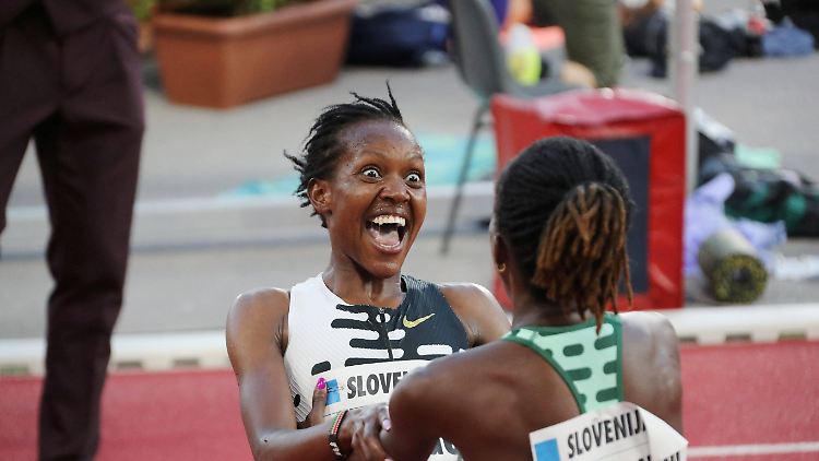 Große Freude bei Faith Kipyegon.