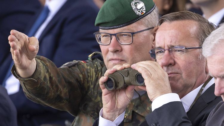 Boris Pistorius auf Besuch bei einer Truppenübung im litauischen Pabrade.