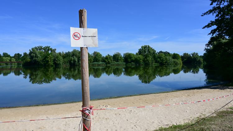 Taucht an einem See ein Baden-Verboten-Schild auf, sollte man das beherzigen und nicht ins Wasser steigen.