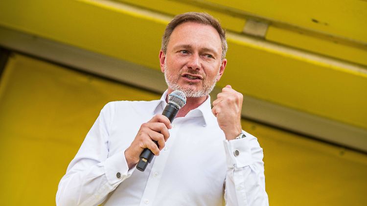 Lindner will mehr Menschen in Arbeit bringen.
