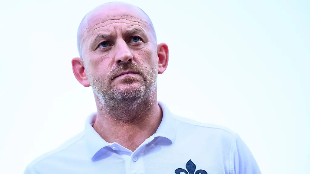 Darmstadts-Trainer-Torsten-Lieberknecht-vor-dem-Spiel-in-Bremen