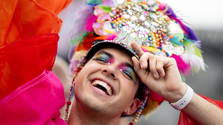 Hunderttausende Menschen nahmen am Christopher Street Day in Berlin teil.