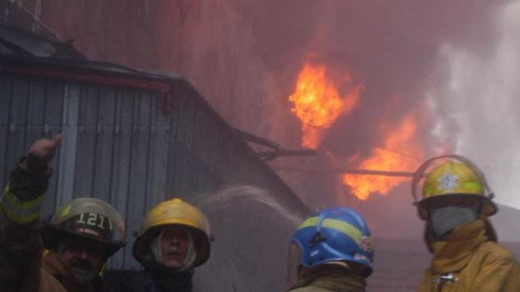 Sieben Männer und vier Frauen starben in den Flammen. (Quelle: Twitter, Noticias RNN, EFE/GERARDO PÉREZ).