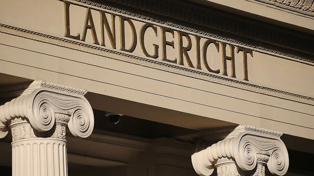 Das-Eingangsportal-des-Bonner-Landgerichts