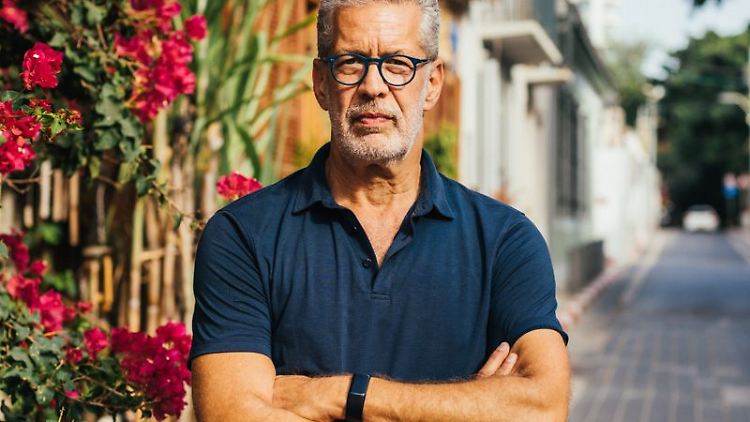 Richard C. Schneider lebt als Buch- und Fernsehautor in Tel Aviv und war dort viele Jahre ARD-Studioleiter und Chefkorrespondent. Sein neuestes Buch "Die Sache mit Israel" beleuchtet fünf Fragen zu einem komplizierten Land.
