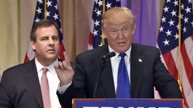 Christie und Trump bei einer Rede des späteren Präsidenten 2016 in Palm Beach. Christie wirkte nicht so, als ob er mit sich im Reinen wäre.