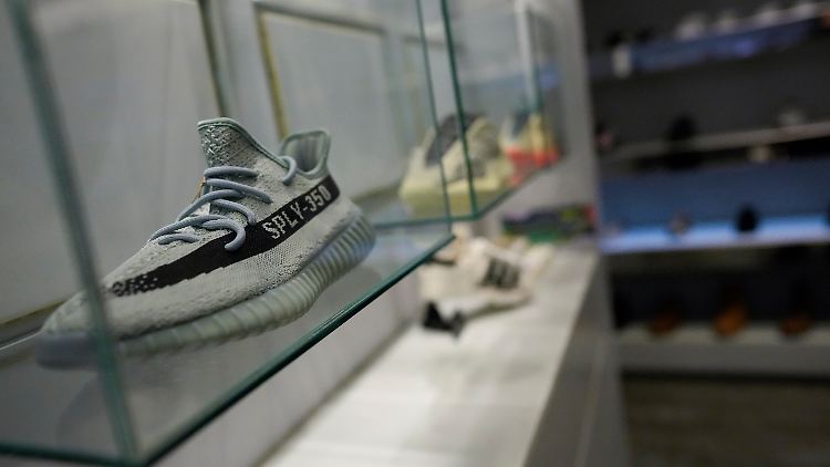 Ein großer Teil der Erlöse des "Yeezy"-Verkaufs soll an gemeinnützige Organisationen gehen.