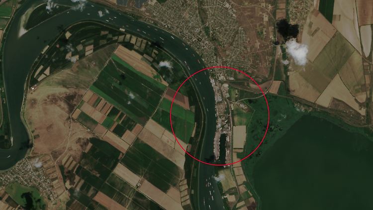 Die Sentinel-2-Satellitenaufnahme zeigt die ukrainische Stadt Reni mit Donau-Hafengelände (im roten Kreis) am 21. Juli 2023.