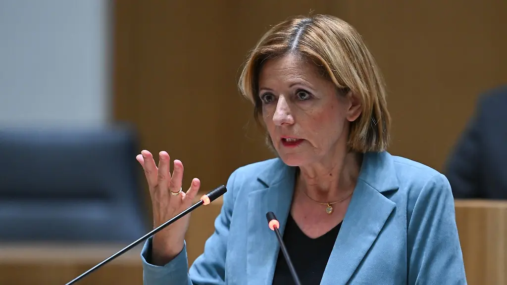 Malu-Dreyer-SPD-Ministerpraesidentin-von-Rheinland-Pfalz-spricht