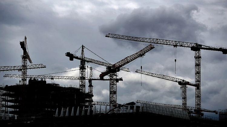 Bauzinsen, Inflation und sinkende Förderbudgets machen der Bauwirtschaft derzeit zu schaffen. 