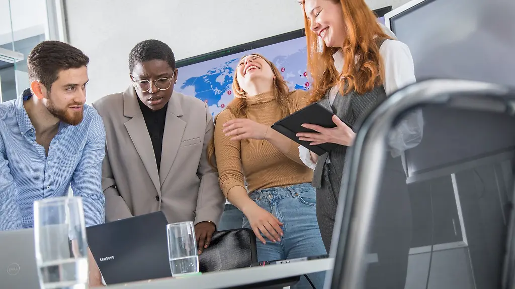 Im-direkten-Gespraech-vor-Ort-wird-deutlich-wie-wichtig-persoenliche-Interaktion-an-Praesenztagen-ist