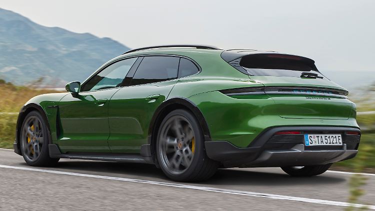 Porsche-Fahrer sind ähnlich häufig von ihrem E-Auto überzeugt wie die von Spitzenreiter Tesla.