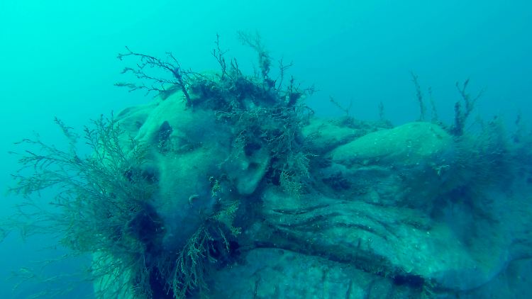Die Skulptur "Wasser" von Giorgio Butini ist nur für Taucher zu erreichen.
