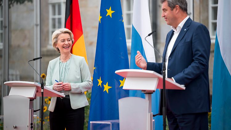 Die irreguläre Migration im Mittelmeerraum sei "deutlich angestiegen", sagte von der Leyen bei der gemeisamen Pressekonferenz mit Bayerns Ministerpräsident Markus Söder in Bayreuth. 