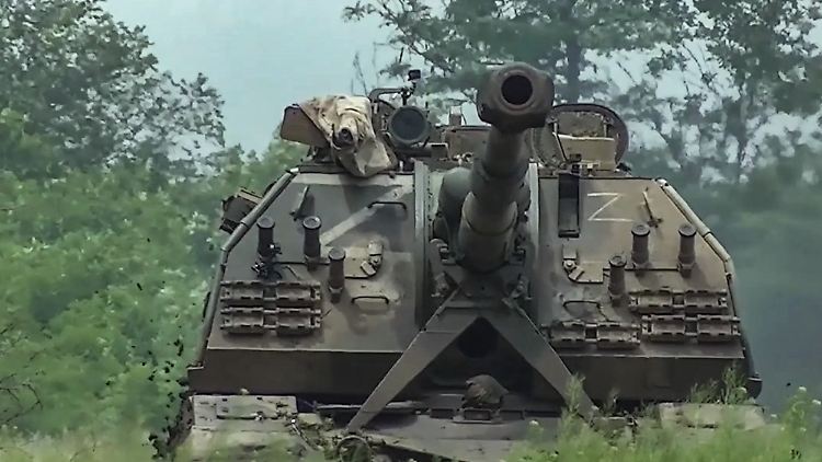 Feuer aus allen Rohren: Hier eine russische Panzerhaubitze vom Typ Msta-S.
