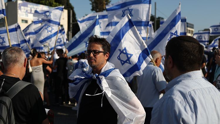 Deutsche Politiker sympathisieren mit den Demonstranten in Israel, die gegen die Justizreform auf die Straße gehen.