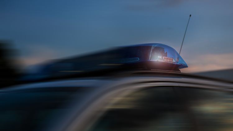 Zwei Beamte erlitten durch den Auffahrunfall leichte Schleudertraumata.