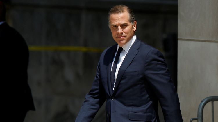 Hunter Biden habe sich laut Staatsanwaltschaft bereiterklärt, sich in Bezug auf die Steuervergehen schuldig zu bekennen und in Bezug auf das Waffendelikt eine Vereinbarung einzugehen.