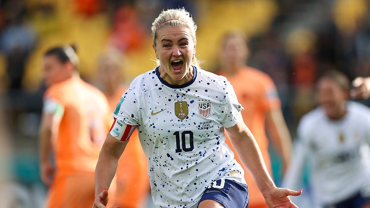Lindsey Horan trifft zum 1:1.