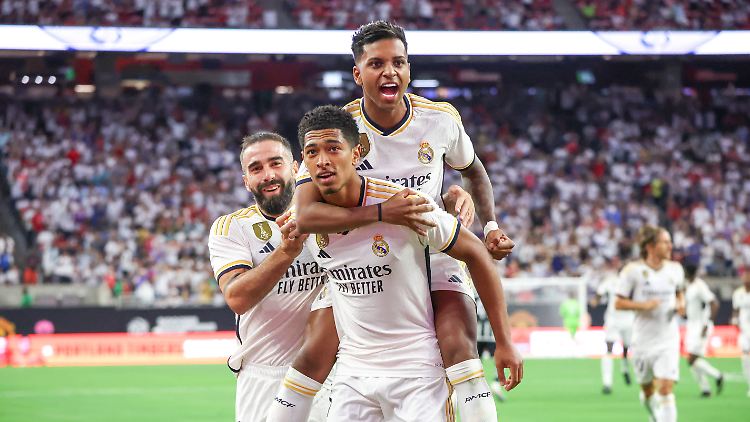Jude Bellingham (vorne) ist bei Real Madrid gut angekommen.