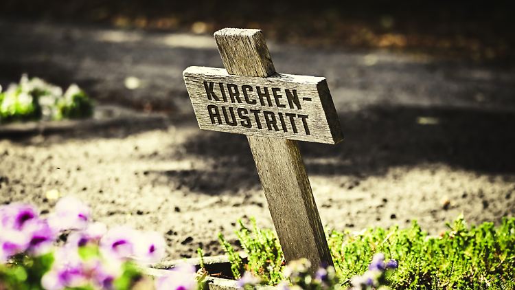 Sollte keine Trendumkehr gelingen, so dürften sich die Mitgliederzahl beider Kirchen demnach bis 2060 halbieren.