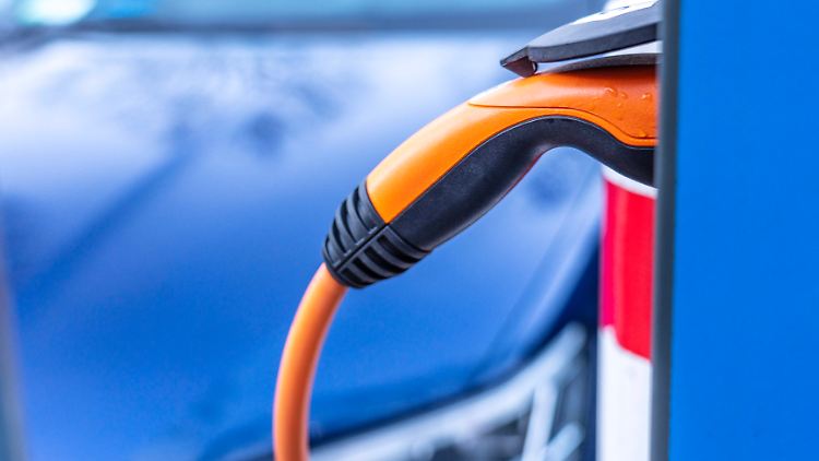 Die Akkus moderner Elektroautos sind für eine lange Lebensdauer ausgelegt; die Hersteller geben entsprechende Garantien.