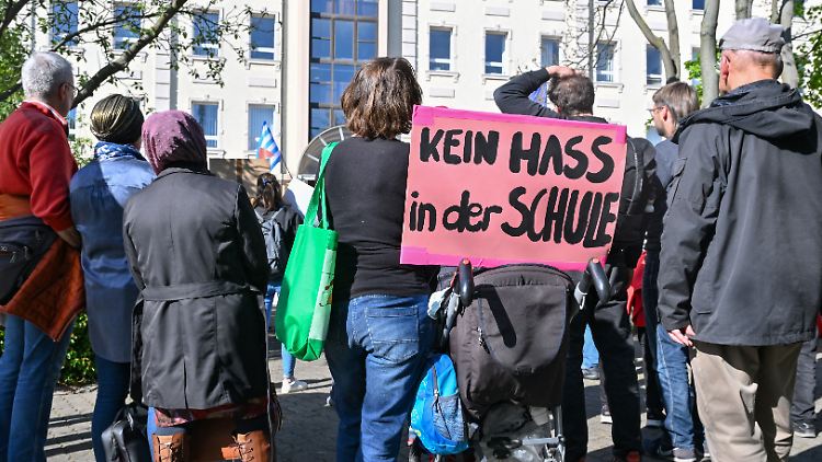 Im Mai demonstrierten Eltern, Lehrer und Schüler gegen Rassismus. 