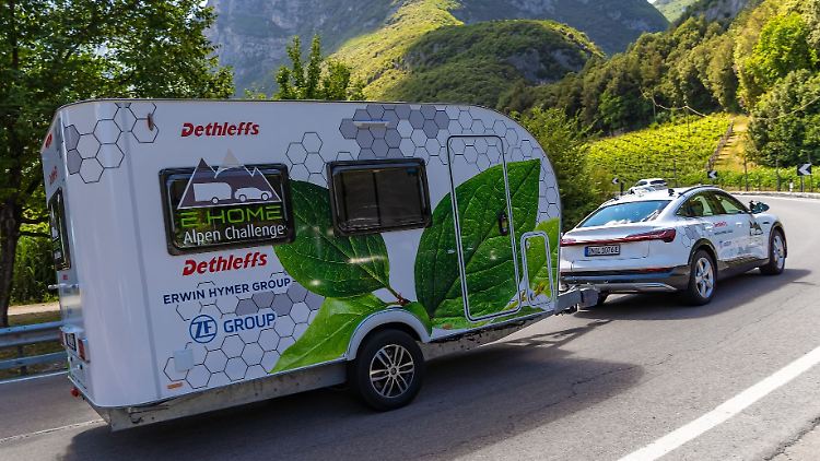 Bei der Fahrt über die Alpen musste sich das E-Gespann aus Detleffs e.Home und elektrischem Audi bewähren.