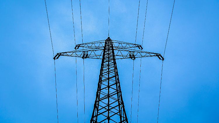 Verbraucherschützer raten bei Strom und Gas zum Preisvergleich - ein Anbieterwechsel könnte sich lohnen.