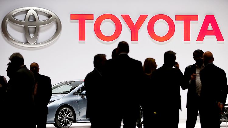 Manche erinnern sich an die Anfänge. Heute ist Toyota der absatzstärkste Autohersteller der Welt. In den 1970er Jahren revolutionierte er die Produktion im Autobau.