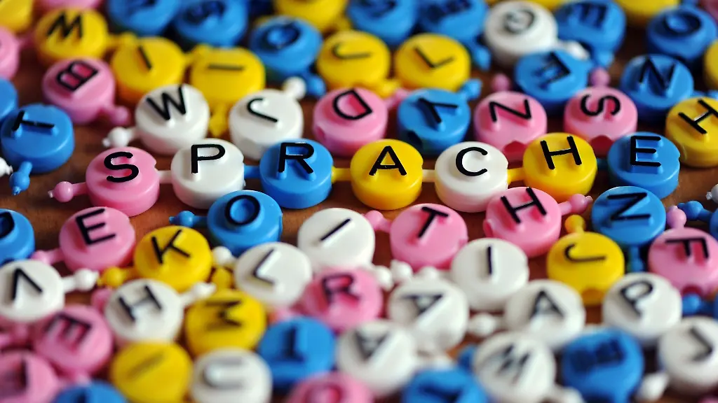 Inzwischen-kann-Software-auf-Telefonen-auch-in-Echtzeit-als-Dolmetscher-in-einer-Unterhaltung-helfen