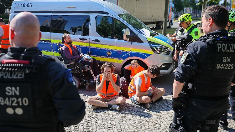 Laut Malz sollen 80-100 weitere Polizisten in Kontakt mit der Letzten Generation stehen.