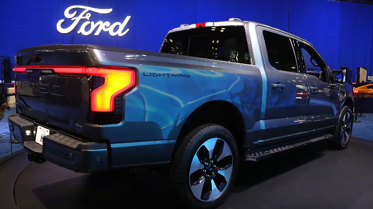 Ford F-150 Lightning All Electric Pickup Truck bei der New York International Auto Show im April 2023.