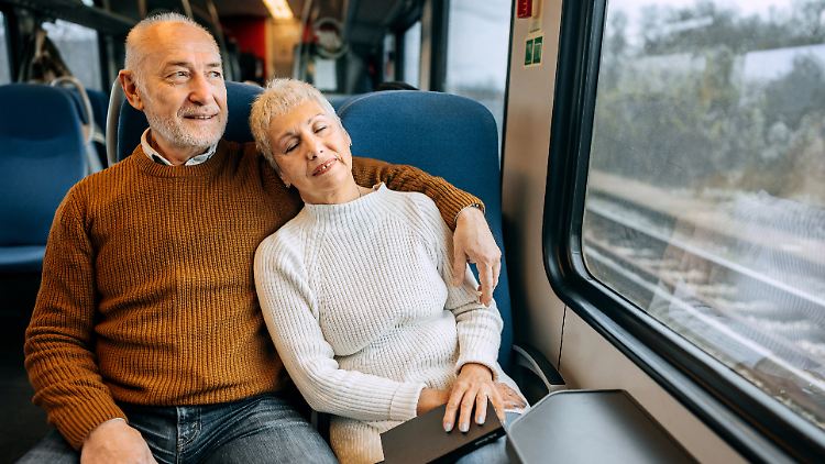 Mit dem "Super Sparpreis Senioren" können alle Ü-65-Jährigen günstig mit der Bahn in den Urlaub fahren.