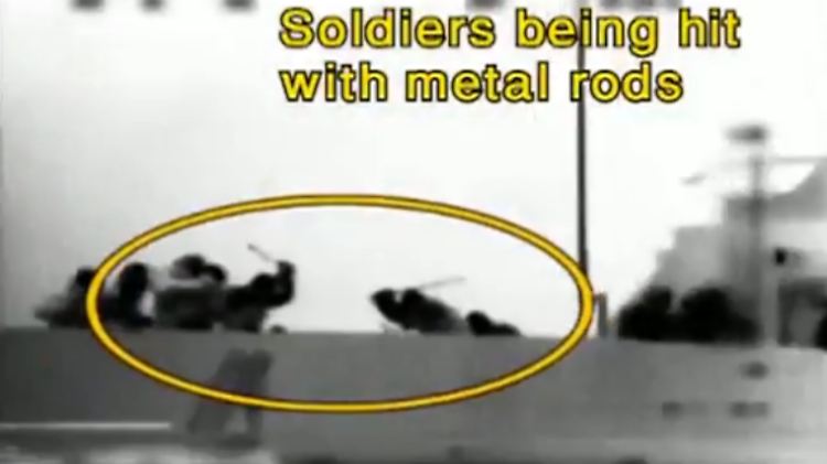 Dieses Bild hatte die israelische Regierung ins Internet stellen lassen um zu zeigen, wie die Besatzung nach dem Entern des Schiffes auf die israelischen Soldaten eingeprügelt hat.