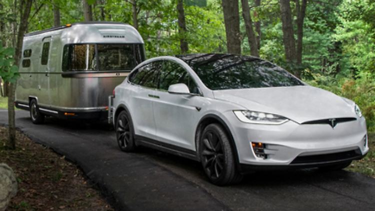 Auch die bekannte US-Marke Airstream beschäftigt sich mit elektrisch angetriebenen Wohnanhängern.