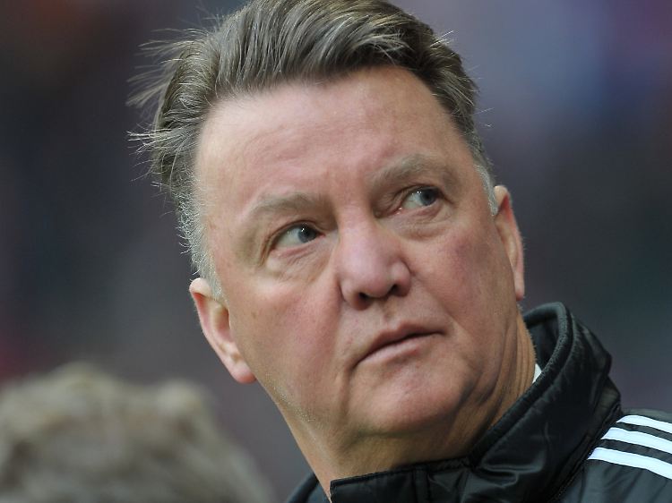 Angefressen: Bei Trainer Louis van Gaal wirkt die neuerliche Präsidenten-Schelte trotz des Sieges nach.