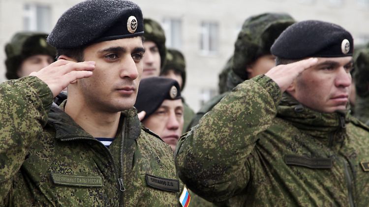 Der Krieg frisst seine Kinder: Russland braucht neue Soldaten für die Ukraine. Schätzungen zufolge soll es seit dem vergangenen Februar bereits auf beiden Seiten zusammen rund 500.000 Opfer geben.
