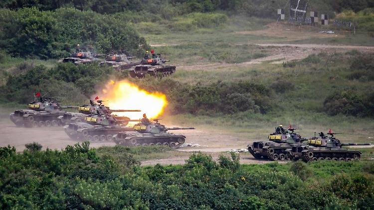 Das Weiße Haus sicherte Taiwan "ein Paket mit Verteidigungsgütern und -dienstleistungen des Verteidigungsministeriums sowie militärische Ausbildung und Training zur Unterstützung Taiwans" zu.