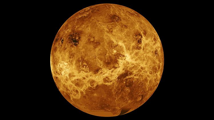 Die Temperatur auf der Venus beträgt über 450 Grad Celsius. 