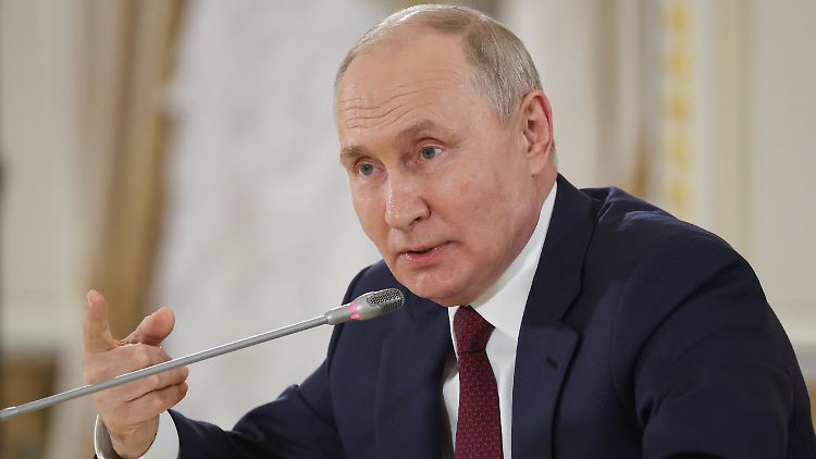 Putin behauptete, dass er die Namen der Festgenommenen zum ersten Mal gehört hätte.