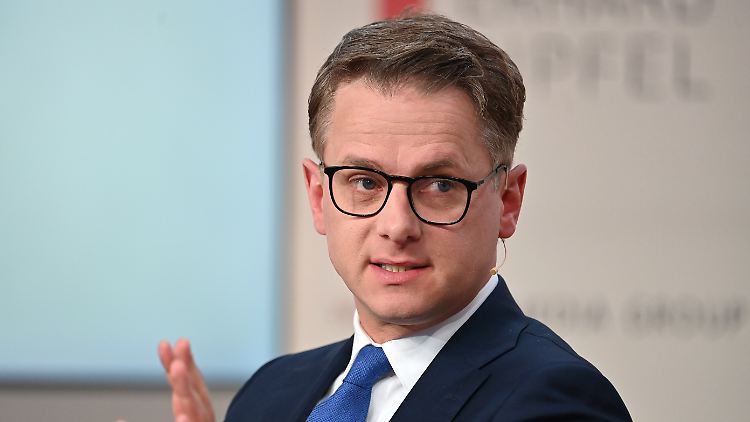"Wer in Rente geht und freiwillig weiterarbeitet, soll 2000 Euro im Monat steuerfrei verdienen dürfen", schlägt Linnemann vor.