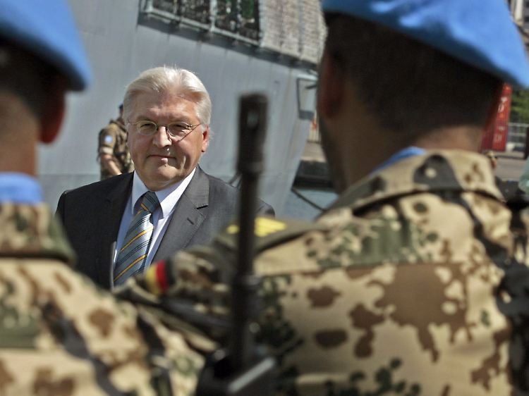 Steinmeier besuchte am 01.06.2008 in Beirut die Fregatte "Hessen". Zu den Soldaten an Bord des Schiffes gehörte zu diesem Zeitpunkt Yannick Nasir.