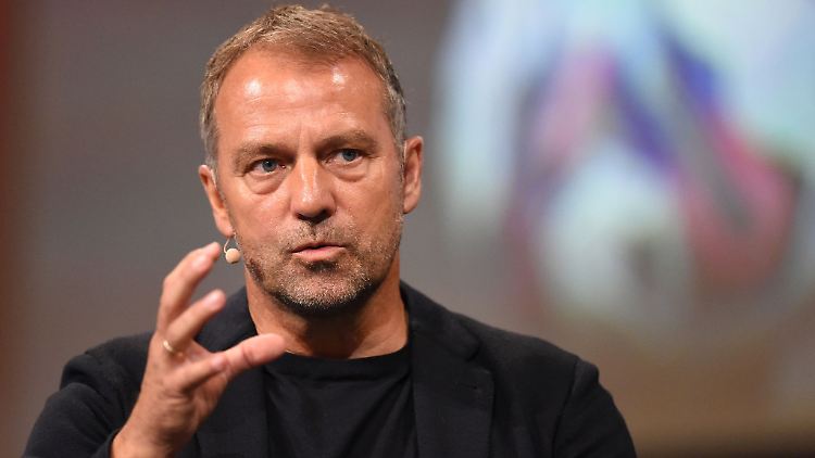 Bundestrainer Hansi Flick äußerte sich zu Manuel Neuer und Thomas Müller.