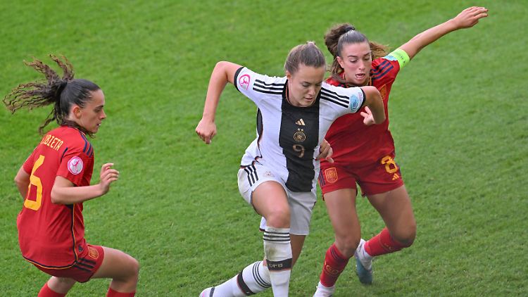 Enges Ringen: Am Ende durfte Titelverteidiger Spanien jubeln.