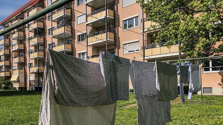 Nach dem Auslaufen der Bindungsfrist von 15 bis 25 Jahren werden aus Sozialwohnungen normale Wohnungen.