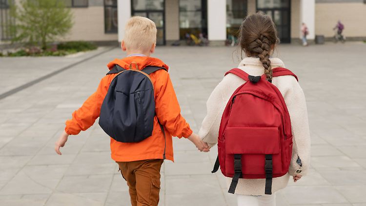 Schon wenige Gemeinsamkeiten reichen Kindern für eine Freundschaft.