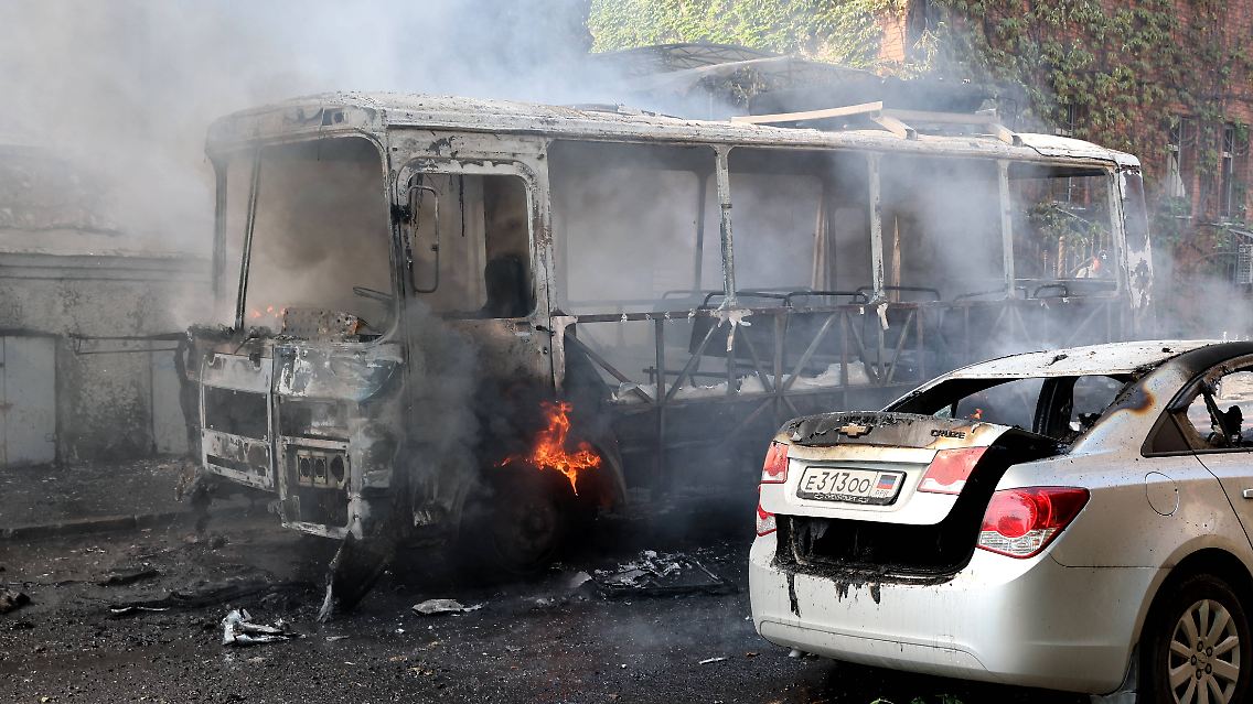 Nach Angaben der russischen Behörden wurde ein ziviler Bus getroffen.